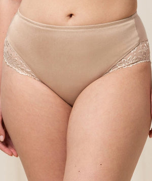 Triumph Ladyform Soft Maxi Brief - Smooth Skin Knickers 